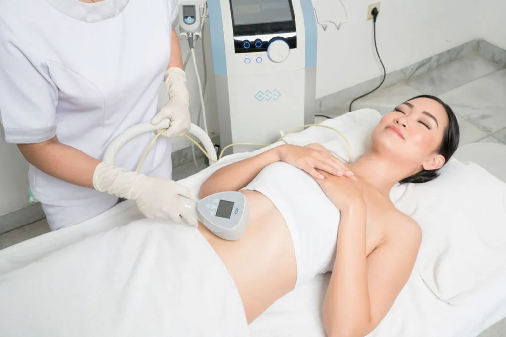 BTL Exilis Körperbehandlung für Bauch und Taille bei alestetics® Zürich